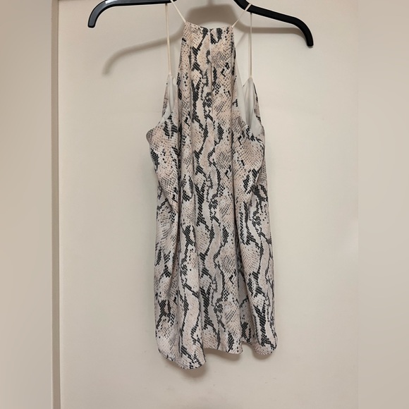 FREE with 50$ Bundle purchase EXPRESS snakeskin print razor back tank top - Picture 4 of 6